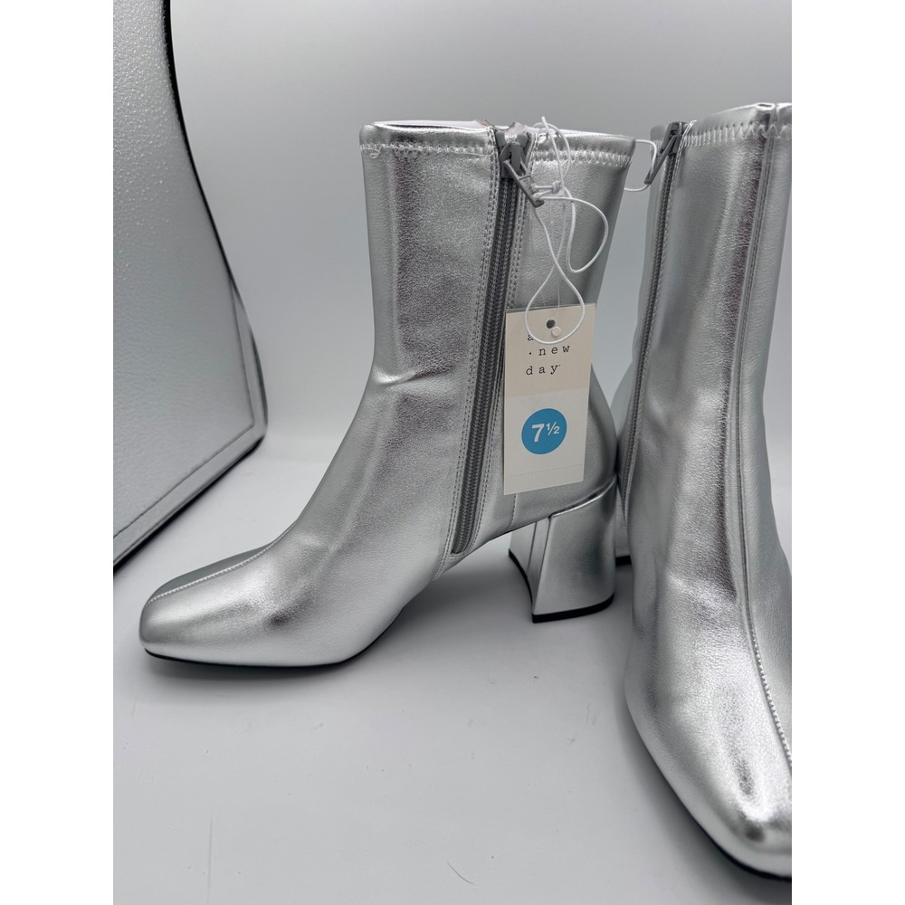 A New Day Ankle Boots Metallic Square Toe Block Heel Womens 7.5 Silver Modern - Picture 6 of 7